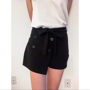 Express shorts in black